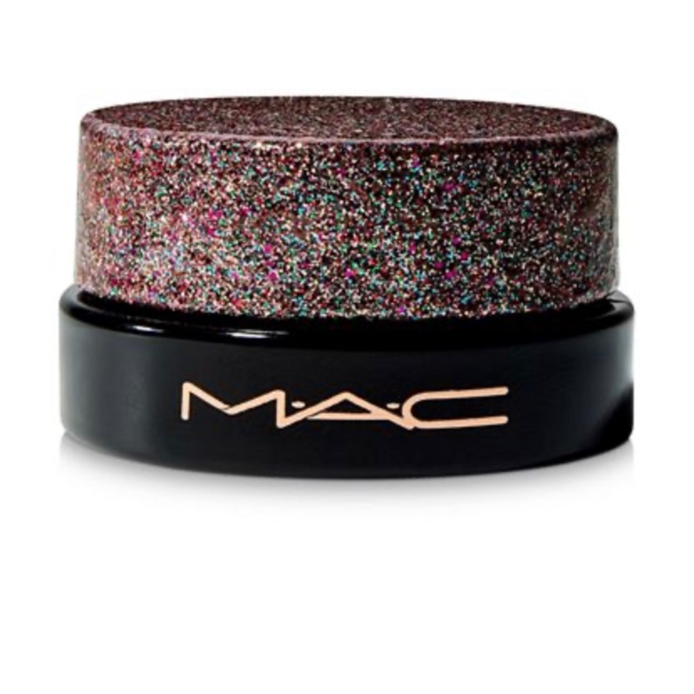 Mac spellbinder eyeshadow in “stairs to the stars”